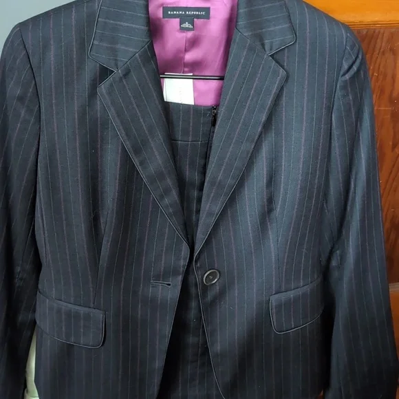 Suit - Picture 3 of 3